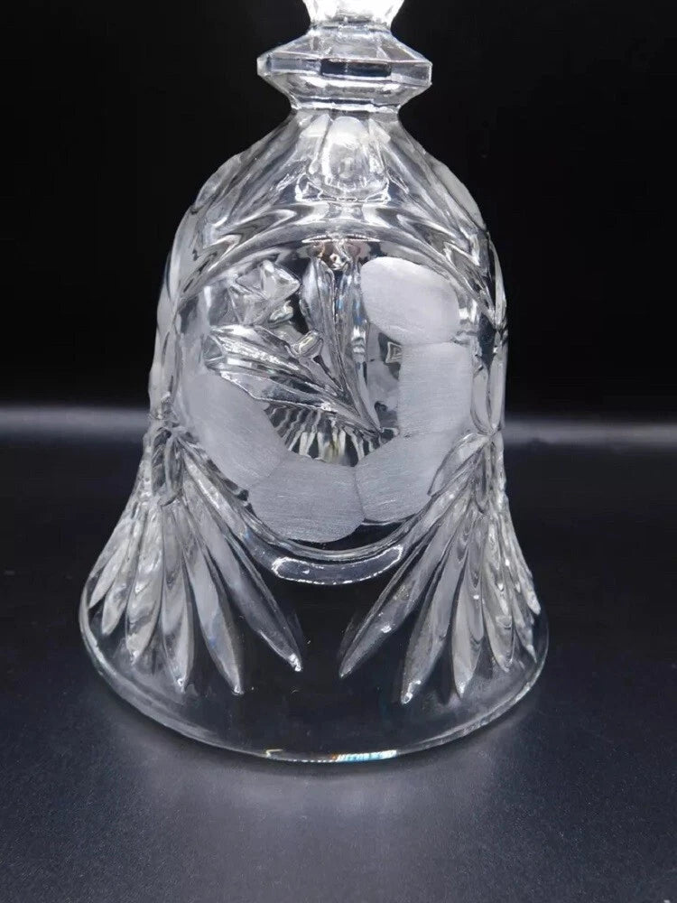 A clear cut-crystal bell 1